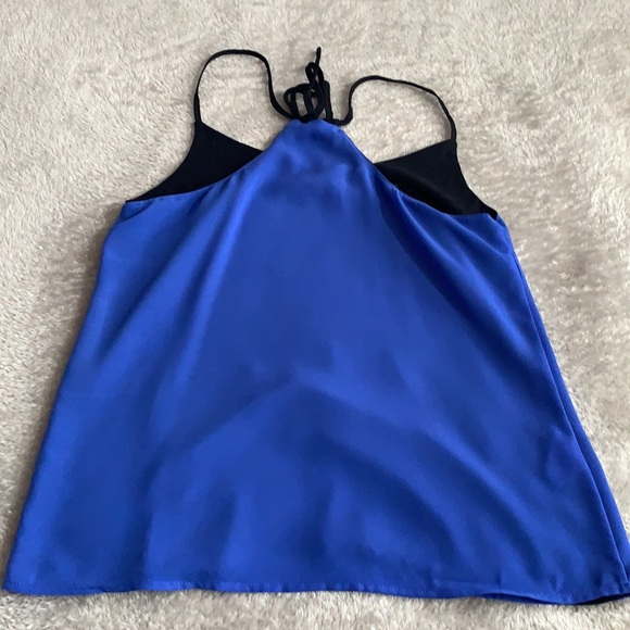 Two reversible and adjustable strapped tanks - Picture 2 of 7